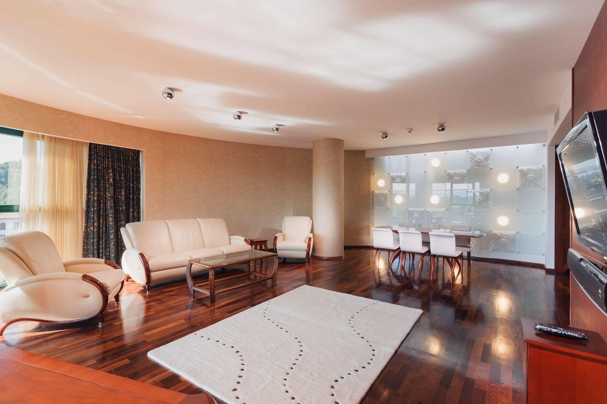 Hotel Doubletree By Hilton - Plaza